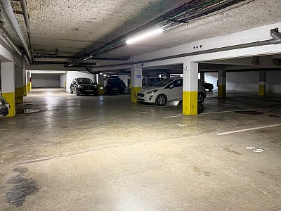 PARKING A LOUER - LILLE VAUBAN - 12 m2 - 80 &euro; charges comprises par mois