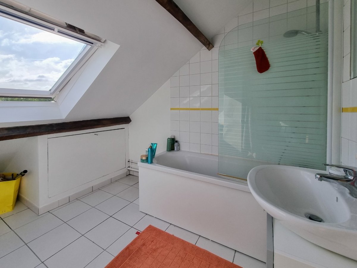 APPARTEMENT T2 A LOUER - LILLE VIEUX LILLE - 53 m2 - 895�&euro; charges comprises par mois