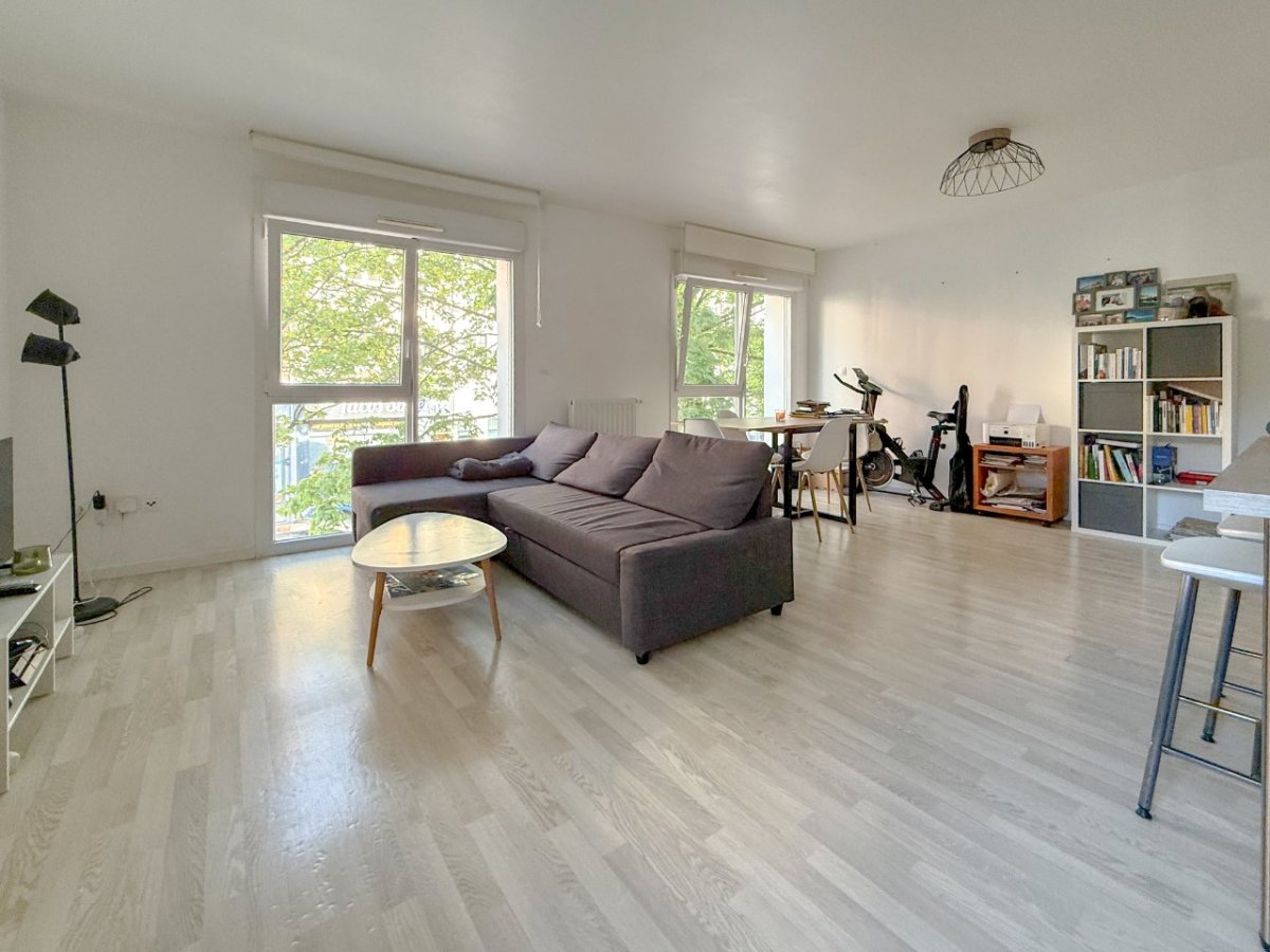 APPARTEMENT T2 A LOUER - LILLE WAZEMMES - 53 m2 - 990 &euro; charges comprises par mois